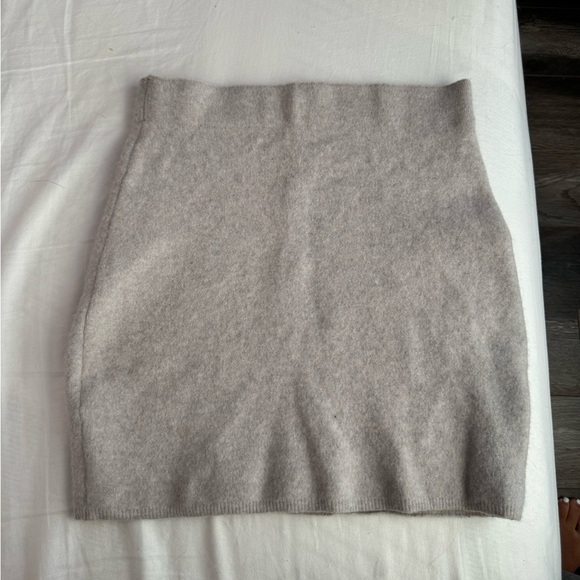 Aritzia | Babaton Wool Skirt - Picture 1 of 4